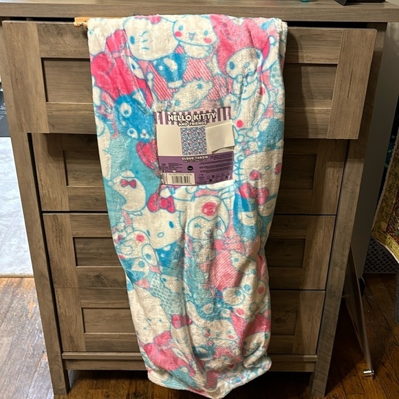 FINAL SALE CLEARANCE NWT Hello Kitty and Friends  PINK AND BLUE Throw Blanket - Picture 1 of 5